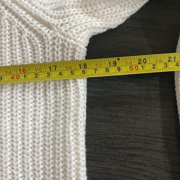 SO Cream medium Long sleeve sweater Criss cross sleeves white - Picture 6 of 7
